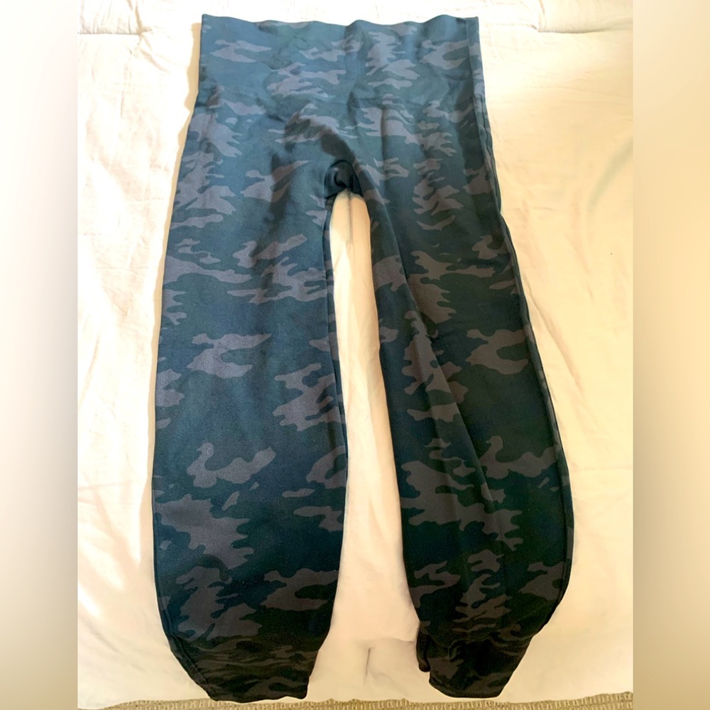 Spanx Camo 7/8 Leggings Size Large